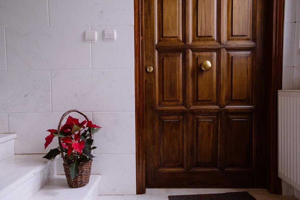 Papastavrou Apartments カラブリタ エクステリア 写真