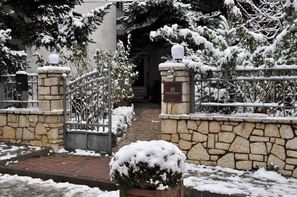 Papastavrou Apartments カラブリタ エクステリア 写真